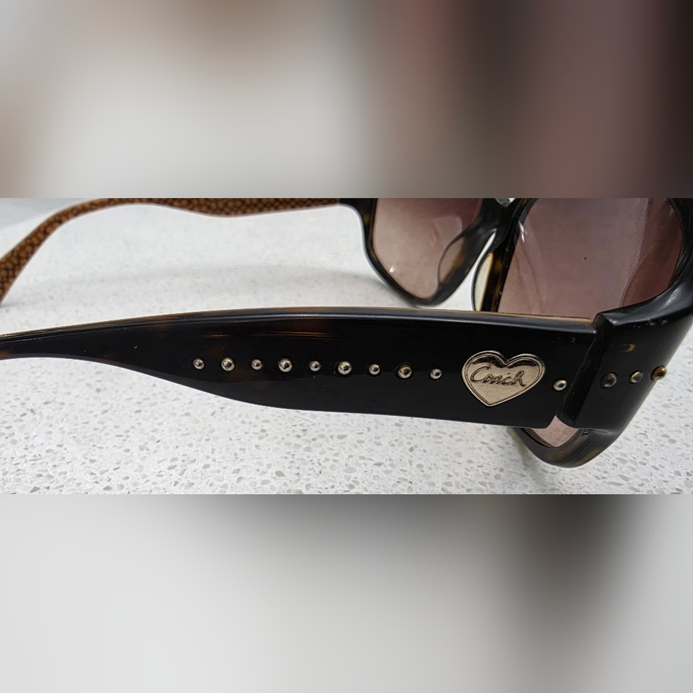COACH Tortoise Shell Sunglasses with Brown Lenses. - Picture 2 of 5